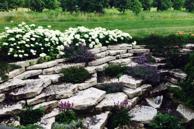 Inspiration for a rustic landscaping in Chicago.