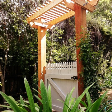 Small Arbor Over a Gate
