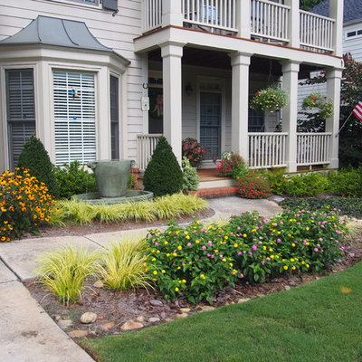 Inspiration for a small traditional drought-tolerant and full sun front yard gravel water fountain landscape in Atlanta for summer.