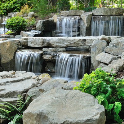 Design ideas for a traditional water fountain landscape in Portland.