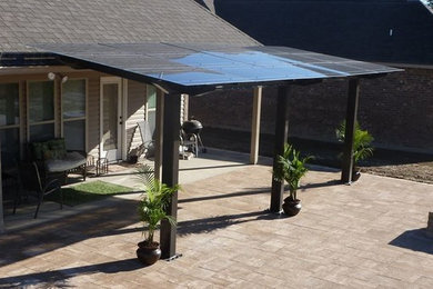 This is an example of a traditional full sun backyard landscaping in New Orleans.