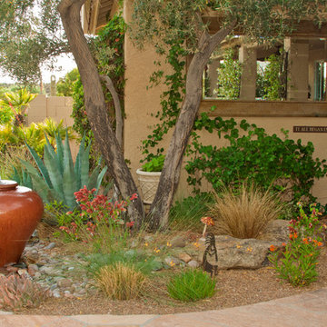 Southwestern Outdoor Fountains - Photos & Ideas | Houzz