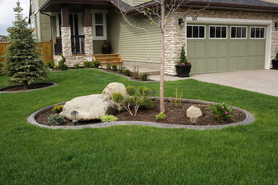 Inspiration for a contemporary landscaping in Calgary.