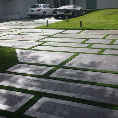 Inspiration for a large modern full sun front yard concrete paver landscaping in Tampa for spring.