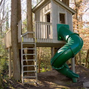 Foto di un giardino chic con uno spazio giochi
