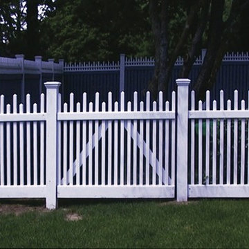 Staggered Connecticut Picket Fence