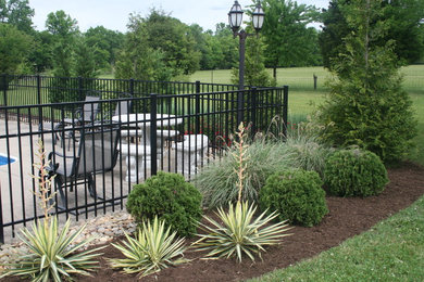 Design ideas for a contemporary landscaping in Nashville.