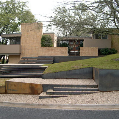 This is an example of a modern retaining wall landscape in Austin.