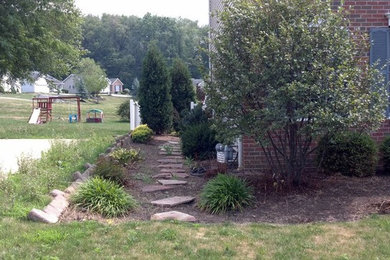 Design ideas for a traditional landscaping in Cleveland.