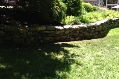 ポートランド(メイン)にあるミッドセンチュリースタイルのおしゃれな庭の写真