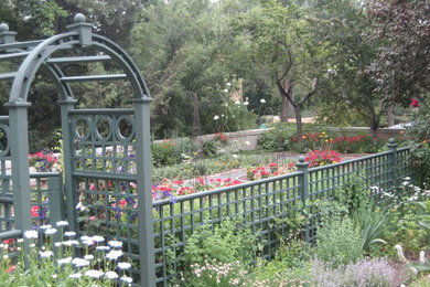 デンバーにあるトラディショナルスタイルのおしゃれな庭の写真