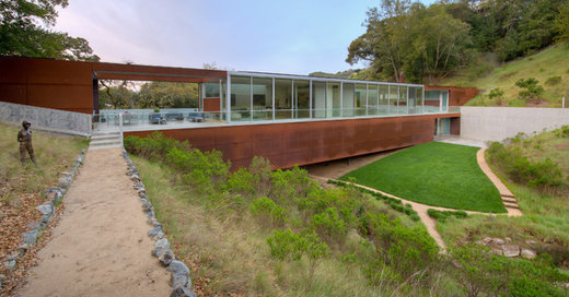 Modern Homes Play a Frame Game With Landscapes