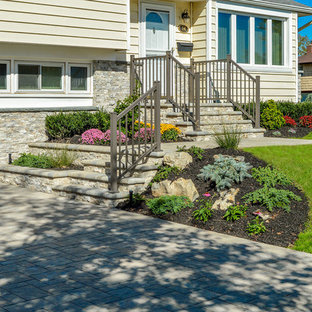 Inspiration for a traditional landscaping in New York.