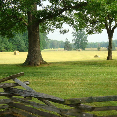 Inspiration for a huge traditional backyard landscaping in Richmond.