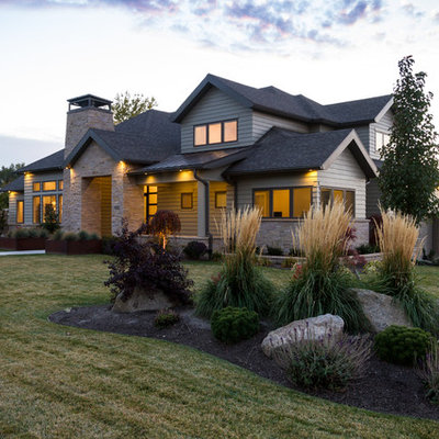 Inspiration for a transitional front yard landscaping in Salt Lake City.