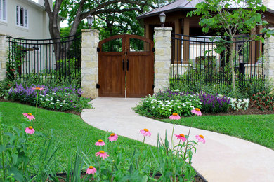 Photo of a rustic garden in Houston.