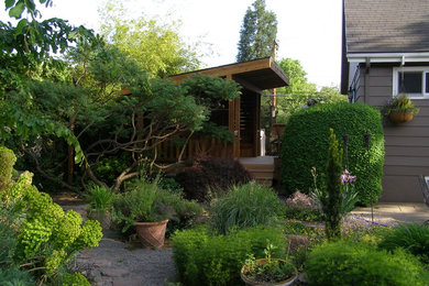 Design ideas for a traditional garden in Portland.