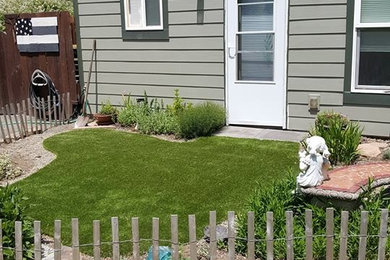 This is an example of a mid-sized traditional front yard landscaping in Portland.