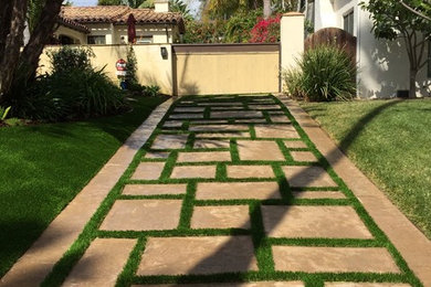 Design ideas for a contemporary front yard concrete paver driveway in Los Angeles.