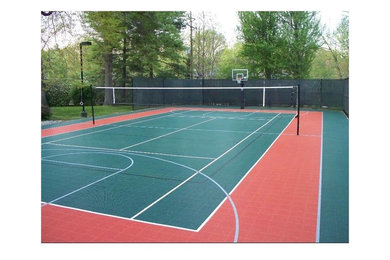 Inspiration for a large traditional full sun backyard outdoor sport court in St Louis for spring.