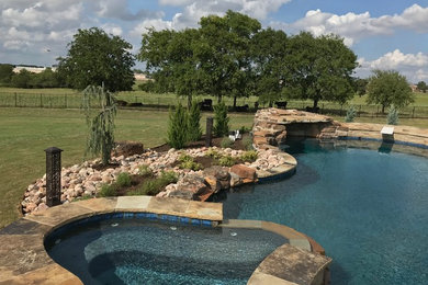 Photo of a rustic landscaping in Dallas.