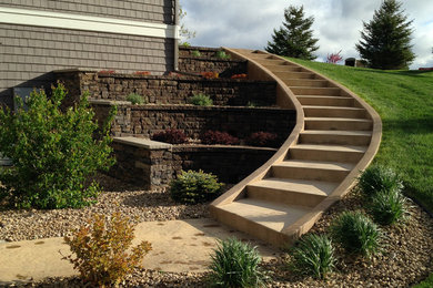 Design ideas for a transitional landscaping in Minneapolis.
