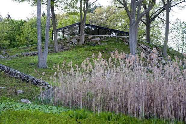 American Traditional Garden by The Philip Johnson Glass House