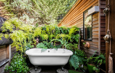 Would You Take a Soak in an Outdoor Bathtub?