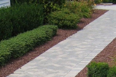 Design ideas for a mid-sized side yard mulch garden path in New York.