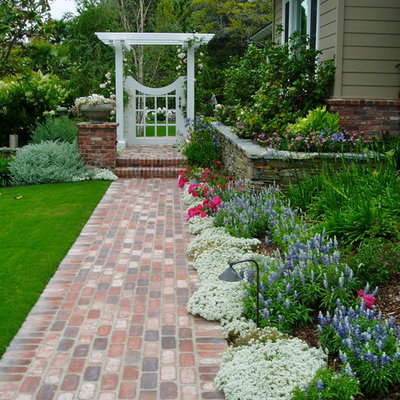 Photo of a traditional full sun side yard brick flower bed in San Diego.