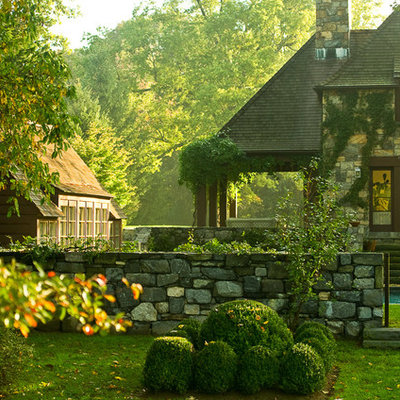 This is an example of a traditional backyard landscaping in New York.