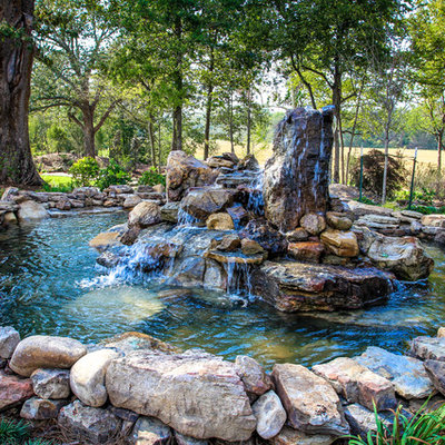 Design ideas for a traditional water fountain landscape in Little Rock.