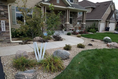 This is an example of a contemporary partial sun front yard mulch landscaping in Minneapolis.