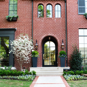 TRADITIONAL/TRANSITIONAL FRONT YARD
