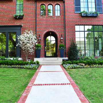 TRADITIONAL/TRANSITIONAL FRONT YARD
