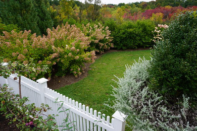 ブリッジポートにあるトラディショナルスタイルのおしゃれな庭の写真