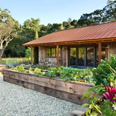 Design ideas for a rustic landscaping in San Francisco.