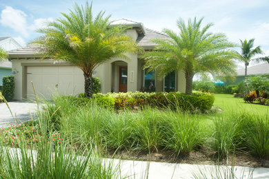 Inspiration for a tropical full sun front yard landscaping in Miami.