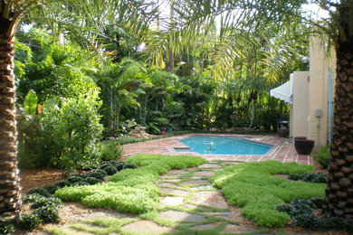 Inspiration for a tropical landscaping in Miami.
