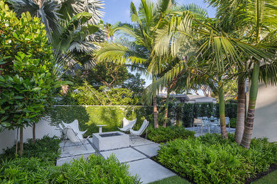 Diseño de jardín moderno pequeño en patio lateral con exposición total al sol