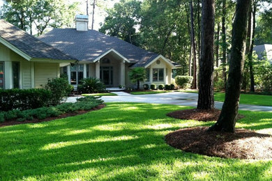 Design ideas for a transitional drought-tolerant and partial sun front yard mulch landscaping in Atlanta.