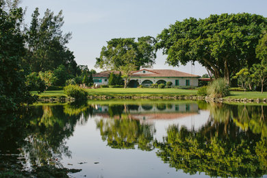 Inspiration for a large farmhouse front yard pond in Miami.
