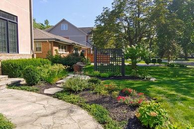 Design ideas for a transitional landscaping in Chicago.