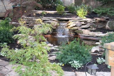 Design ideas for a rustic landscaping in Chicago.