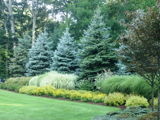 Classique Jardin by Landscape Design Associates of Westchester, Inc.