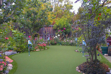 Mittelgroßer Klassischer Garten hinter dem Haus in Orange County
