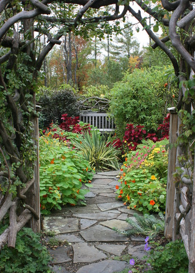 Traditional Landscape by Bloom Landscape Design and Fine Gardening Service