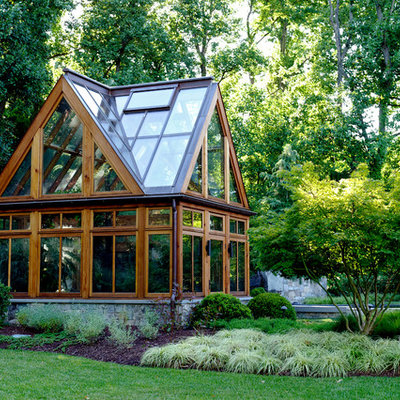 Inspiration for a mid-sized traditional backyard concrete paver landscaping in DC Metro.