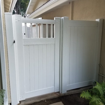 Vinyl Gate With Section