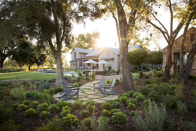 This is an example of a farmhouse landscaping in San Francisco.